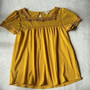 E & M Boho Embroidered Crepe Mustard Yellow Short Sleeve Top Small